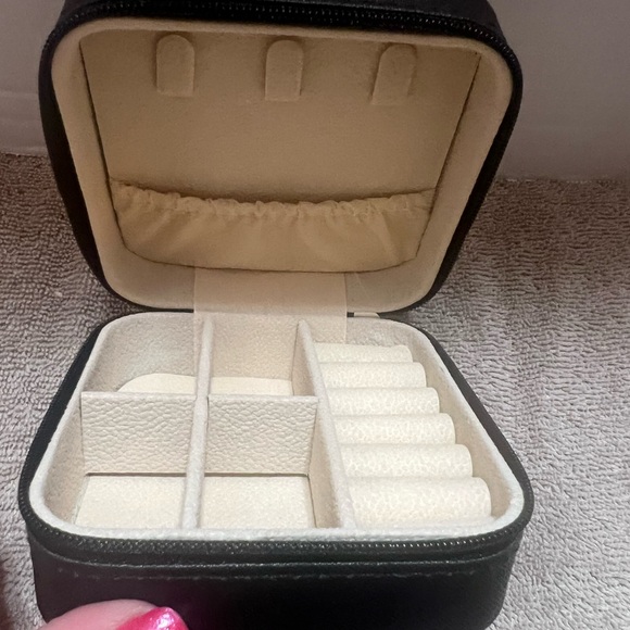 Black and Cream Zip Around Jewelry Organizer - Picture 1 of 2